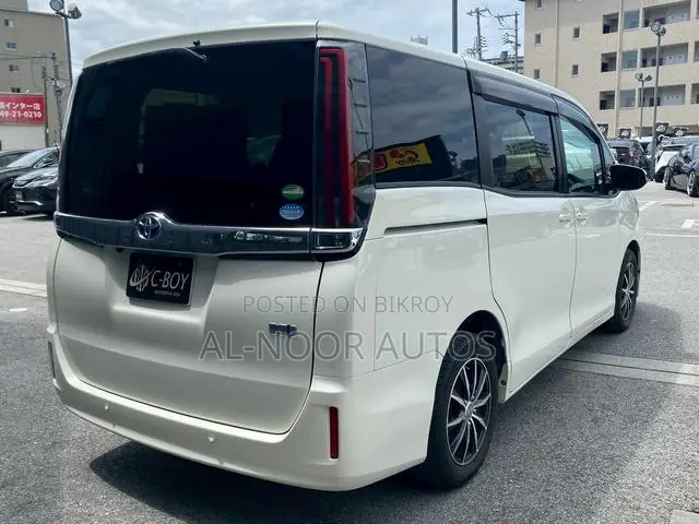 Toyota Noah 2021 Pearl