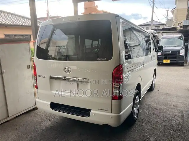 Toyota HiAce 2022 White