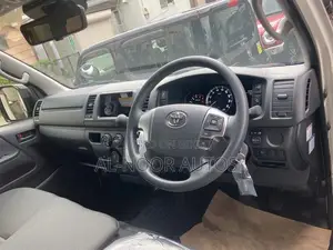 Toyota HiAce 2022 White