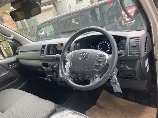 Toyota HiAce 2022 White