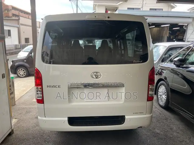 Toyota HiAce 2022 White