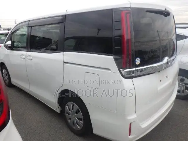 Toyota Noah 2021 Pearl