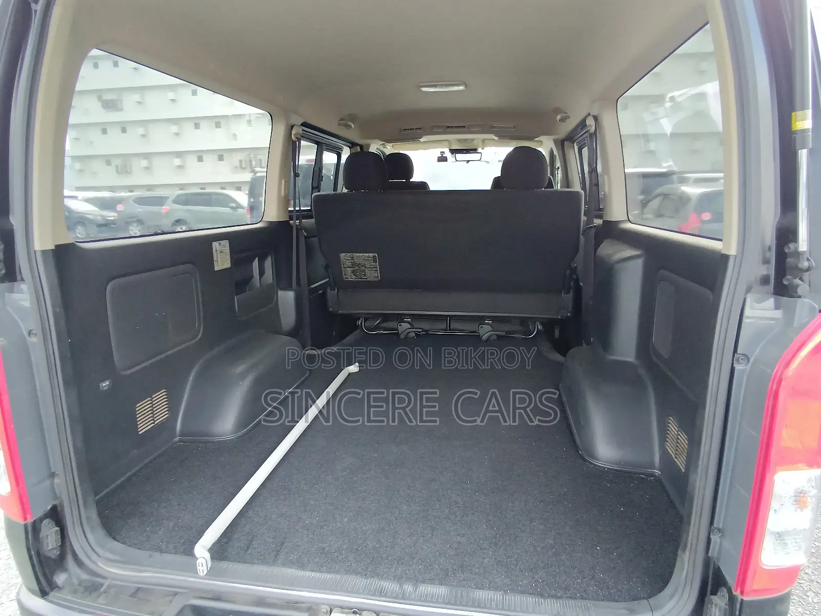 Toyota HiAce ২০২২ ব্ল্যাক