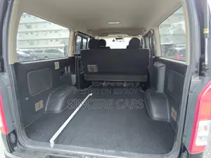 Toyota HiAce ২০২২ ব্ল্যাক