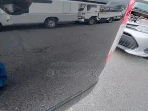Toyota HiAce ২০২২ ব্ল্যাক