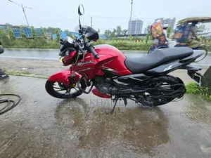 Hero Hunk 150R Xtec 2025 Red