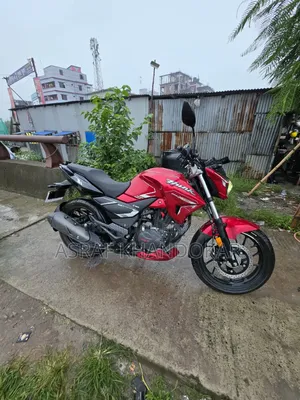Hero Hunk 150R Xtec 2025 Red