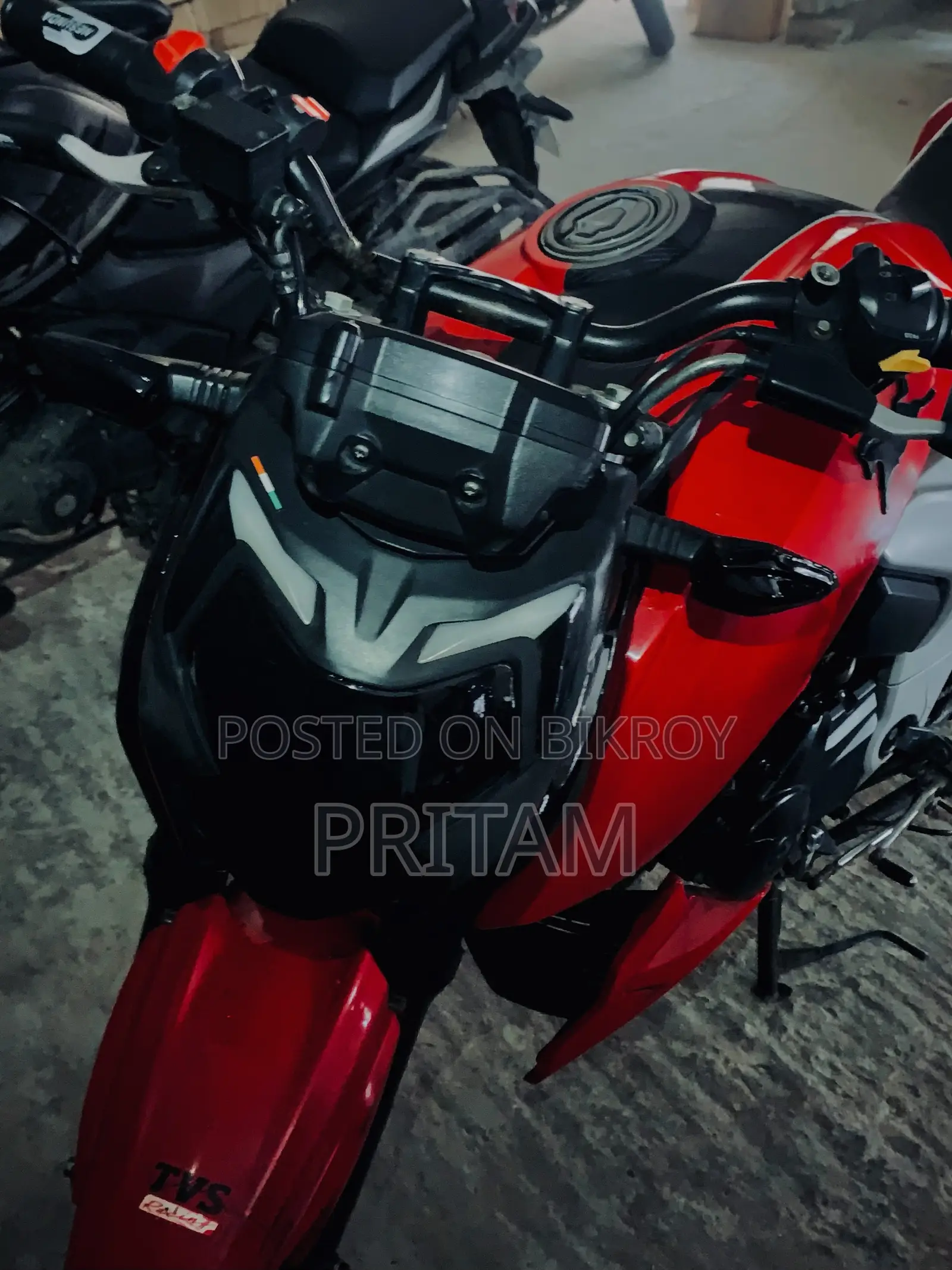 TVS Apache 160 4V 2023 Red