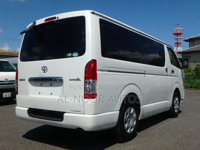 Toyota HiAce 2021 White