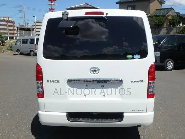 Toyota HiAce 2021 White
