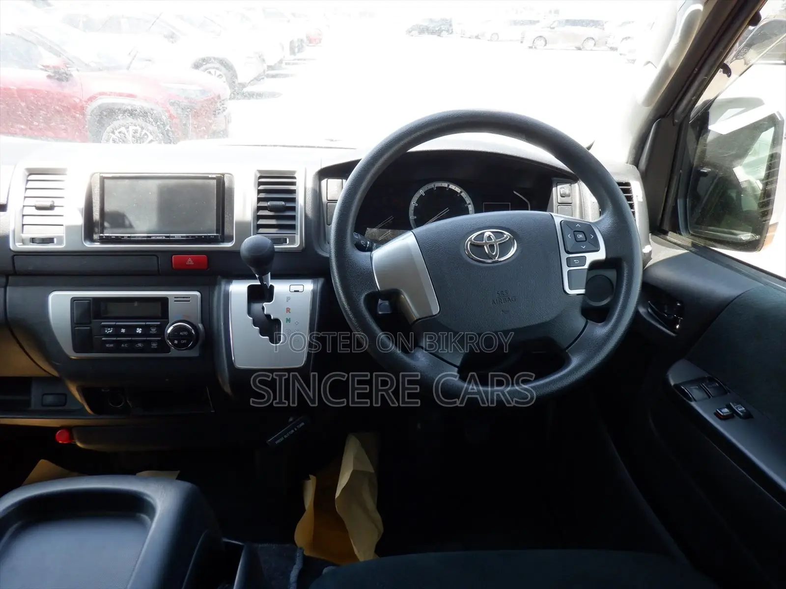 Toyota HiAce 2021 White