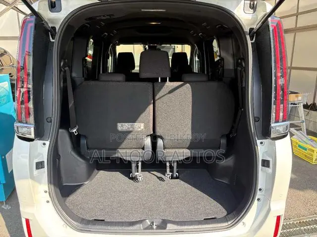 Toyota Noah 2.0 All-Wheel Drive (8 Seater) 2021 Pearl