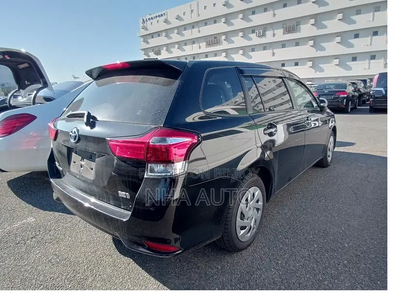 Toyota Corolla Fielder 1.5 Hybrid FWD 2021 Black