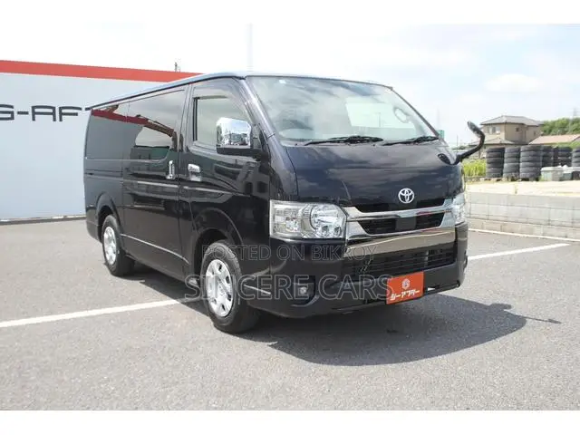 Toyota HiAce ২০২৩ কালো