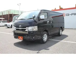 Toyota HiAce ২০২৩ কালো