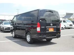 Toyota HiAce ২০২৩ কালো