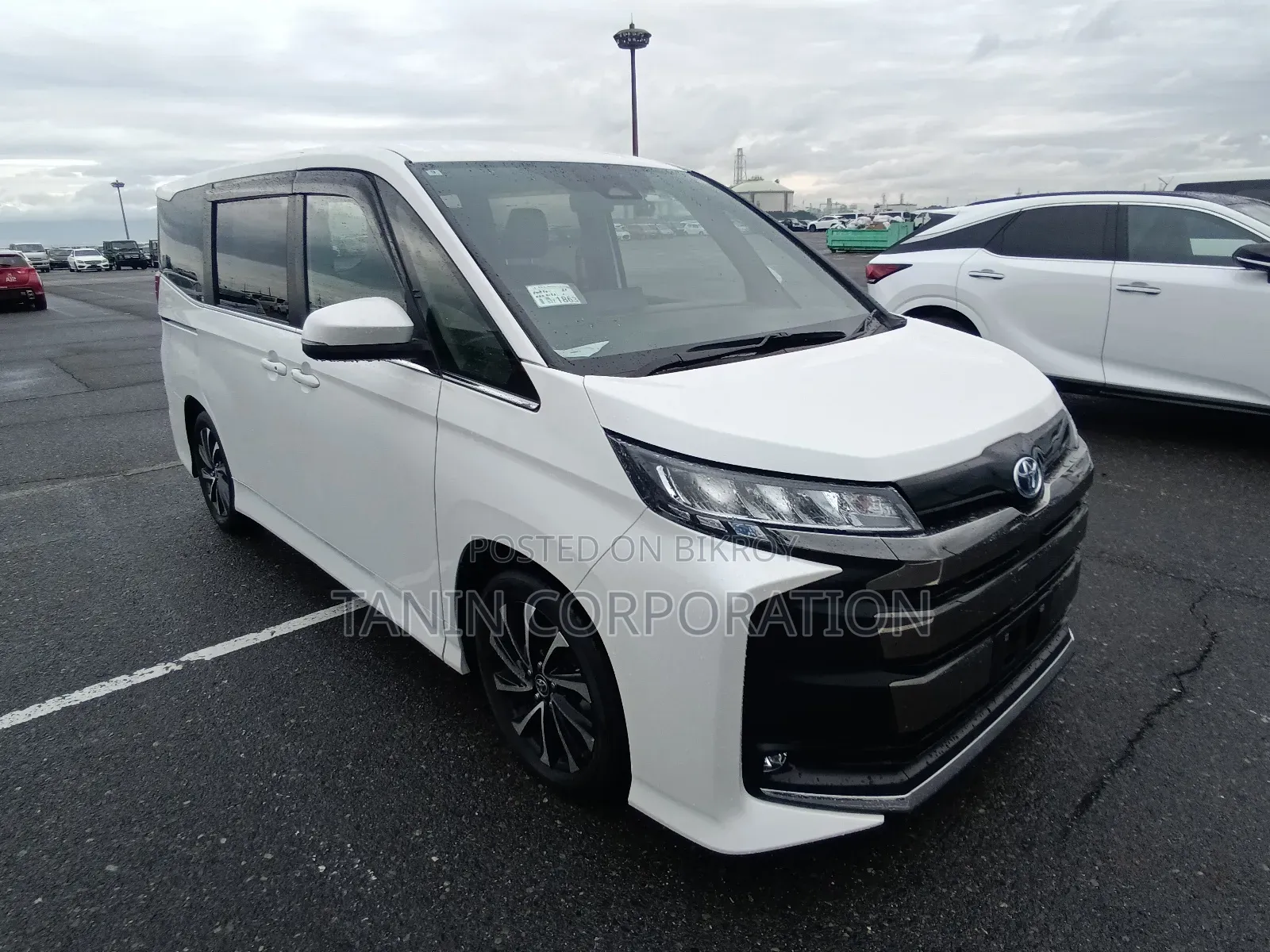 Toyota Noah 2024 Pearl