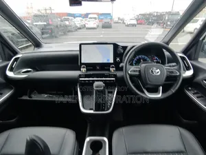 Toyota Noah 2024 Pearl