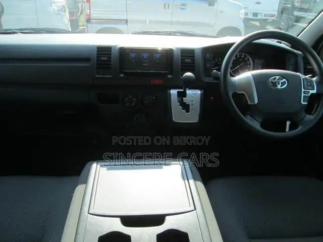 Toyota HiAce 2021 Silver