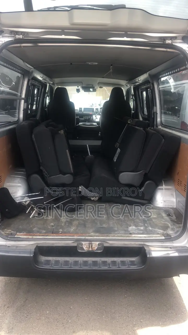 Toyota HiAce 2021 Silver
