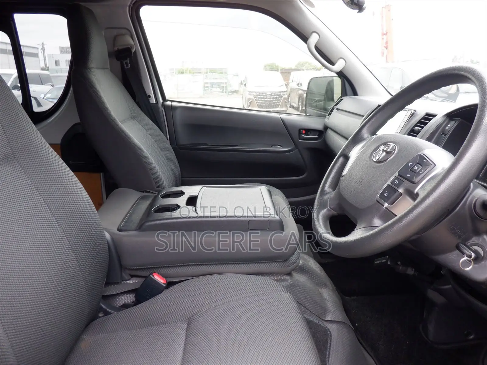 Toyota HiAce 2021 Silver