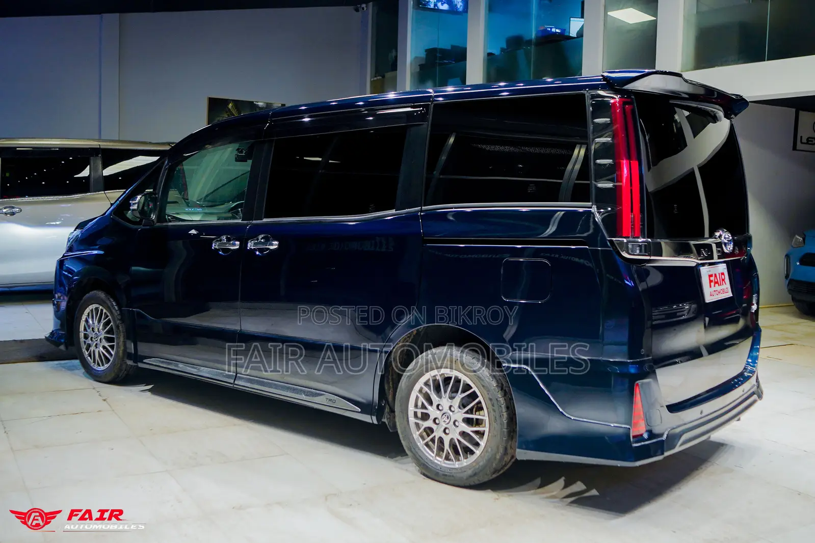 Toyota Noah 2021 Blue