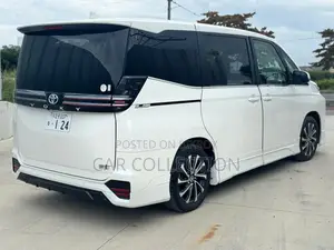 Toyota Voxy 2023 Pearl