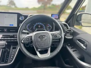 Toyota Voxy 2023 Pearl