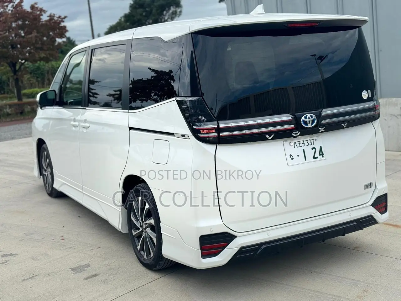 Toyota Voxy 2023 Pearl