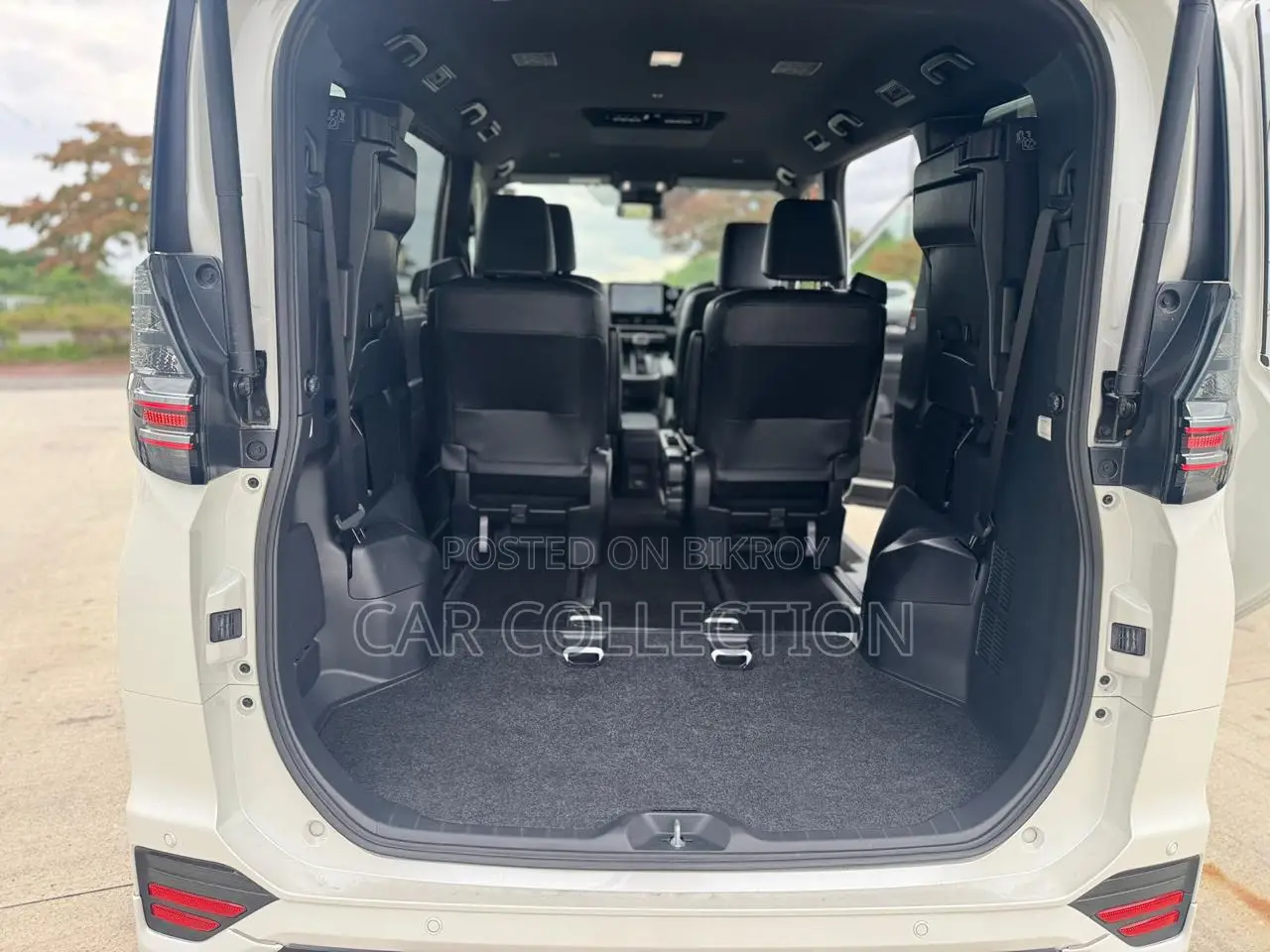 Toyota Voxy 2023 Pearl