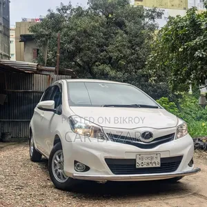 Toyota Vitz 1.3 FWD 5dr 2012 Pearl