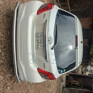 Toyota Vitz 1.3 FWD 5dr 2012 Pearl
