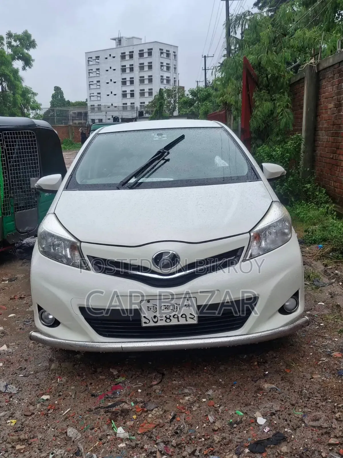 Toyota Vitz 1.3 FWD 5dr 2012 Pearl