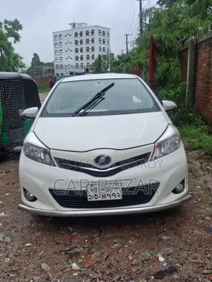 Toyota Vitz 1.3 FWD 5dr 2012 Pearl