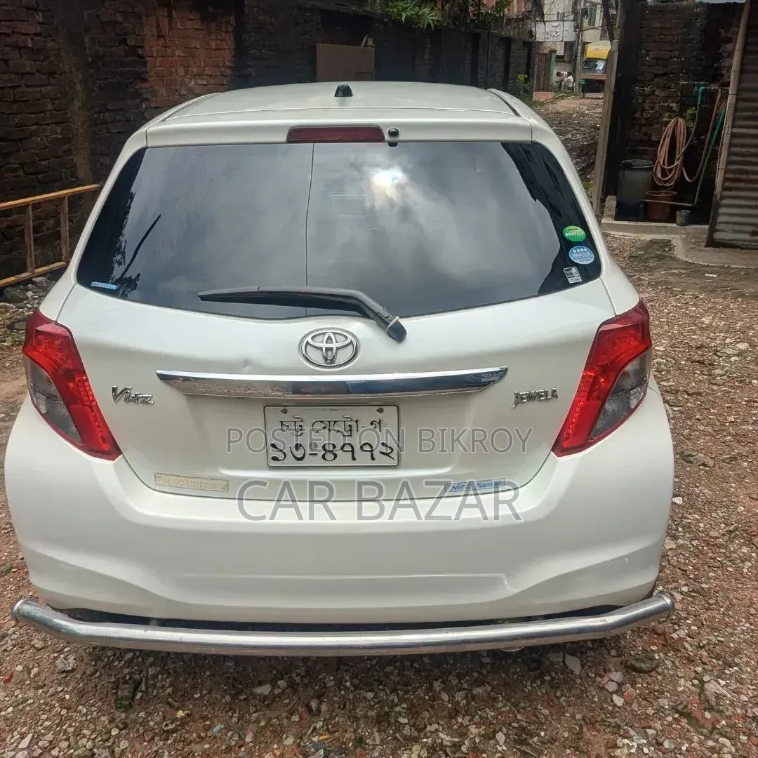 Toyota Vitz 1.3 FWD 5dr 2012 Pearl