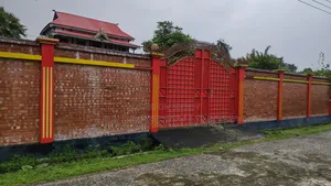 দক্ষিণ মুখি ৫ কাঠা ১৮ নং সেক্টরে।
