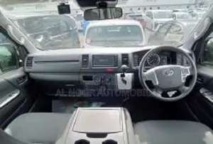 Toyota HiAce 2021 White