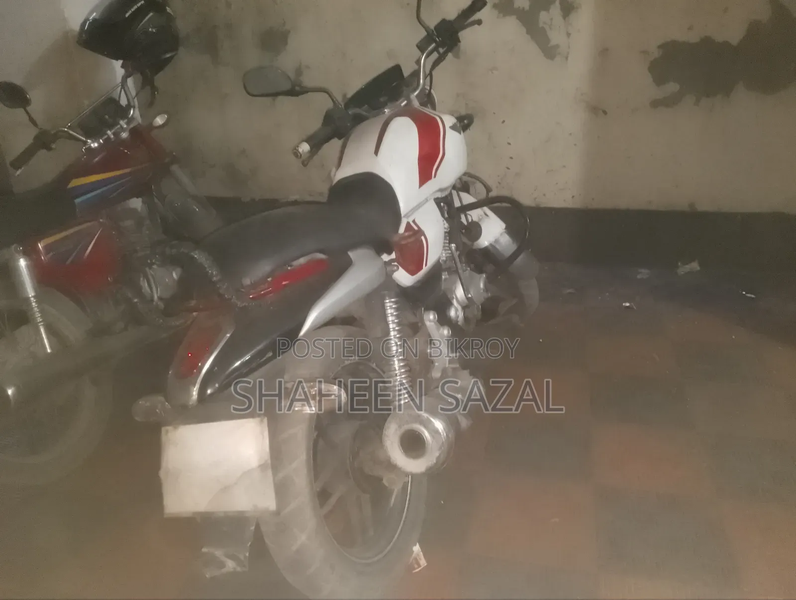 বাজাজ ভি১৫ ২০১৮ সাদা