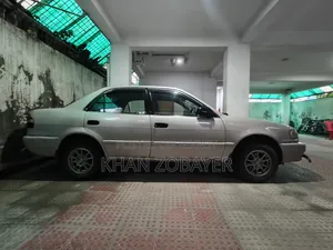 টয়োটা করোলা ২০০০ পার্ল