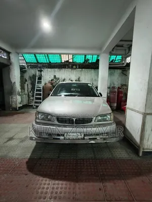 টয়োটা করোলা ২০০০ পার্ল