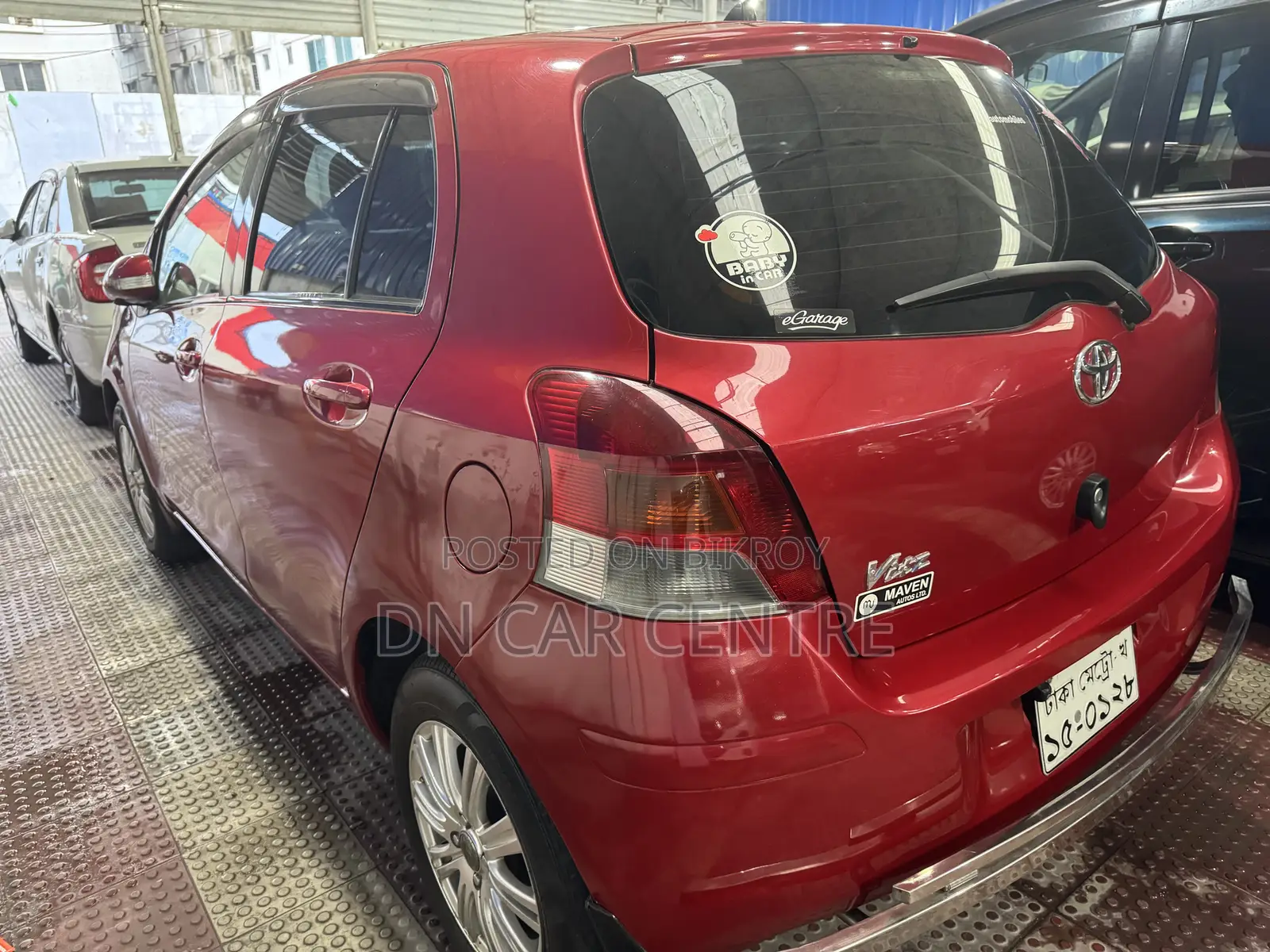 Toyota Vitz 1.3 AWD 5-door 2010 Red