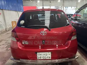 Toyota Vitz 1.3 AWD 5-door 2010 Red