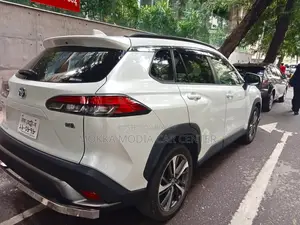টয়োটা করোলা ক্রস ২০২২ পার্ল