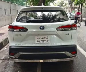টয়োটা করোলা ক্রস ২০২২ পার্ল
