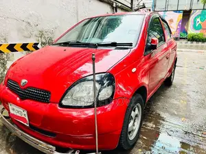 Toyota Vitz 2000 Red