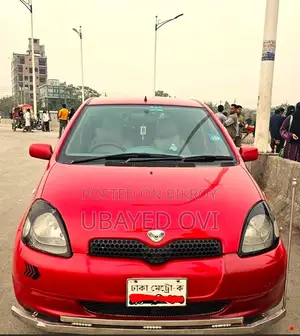 Toyota Vitz 2000 Red