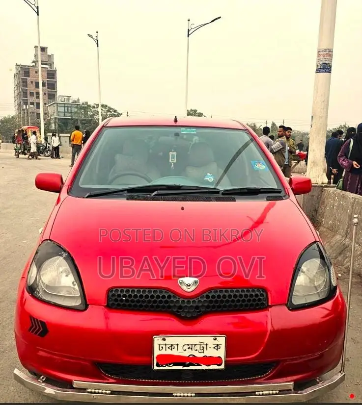 Toyota Vitz 2000 Red