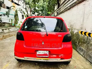 Toyota Vitz 2000 Red