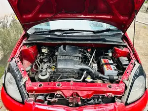 Toyota Vitz 2000 Red