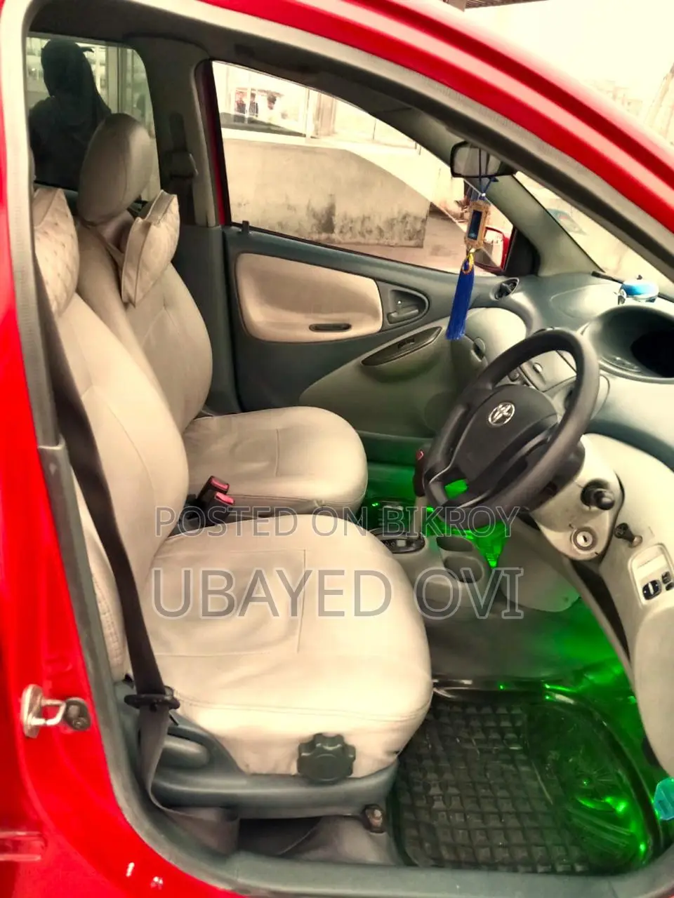 Toyota Vitz 2000 Red